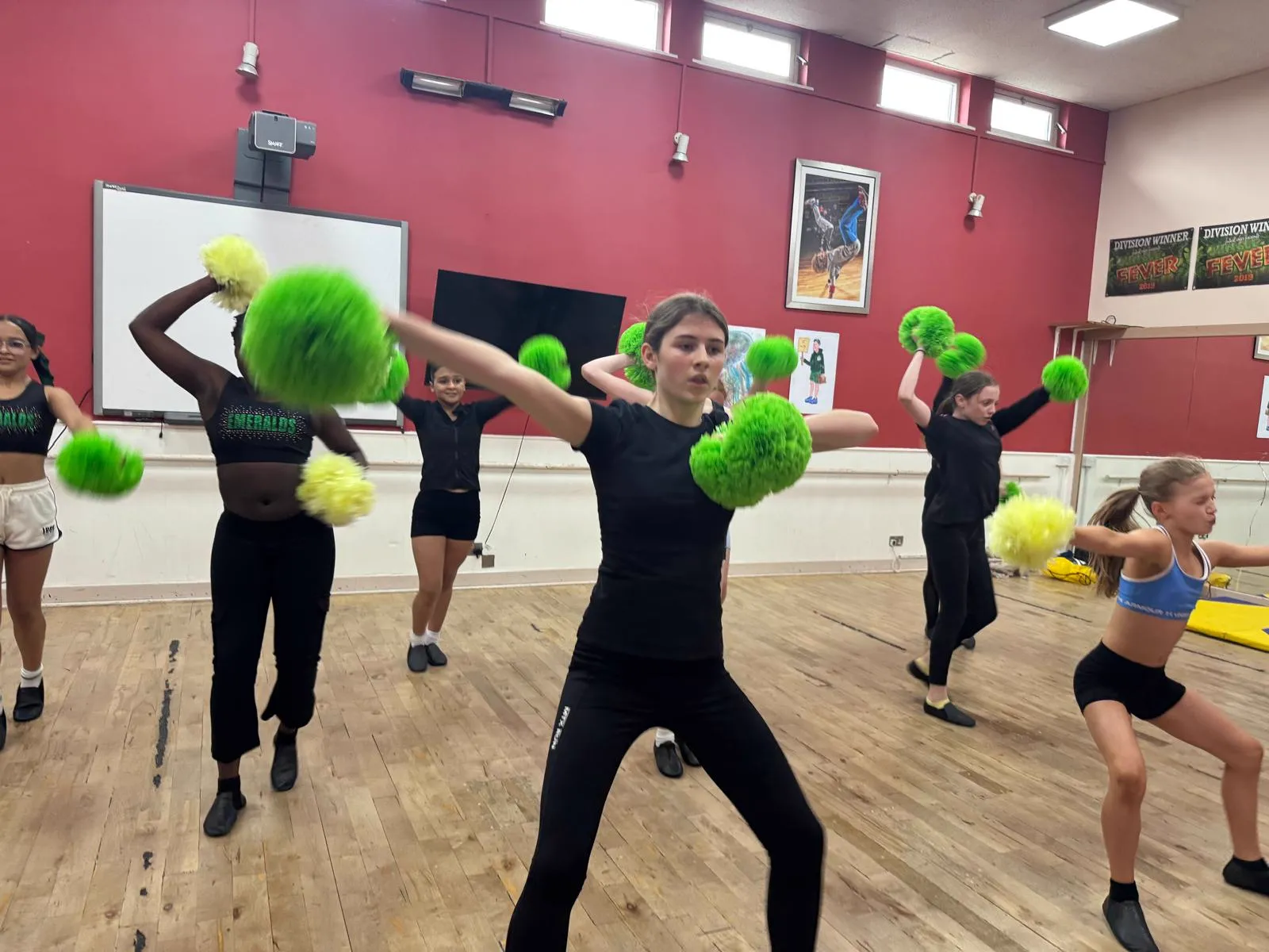Pom Dance photo 2